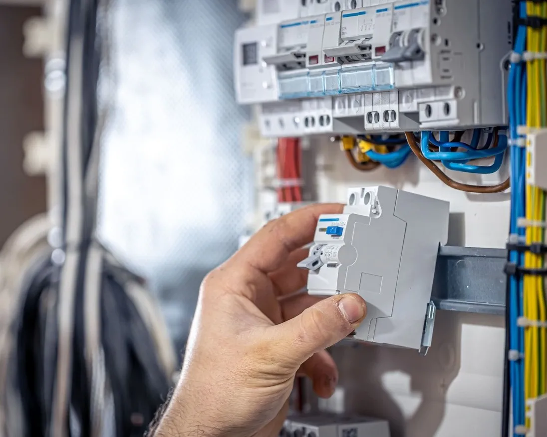 Pequeñas reparaciones eléctricas del hogar, reforma de casas en valencia