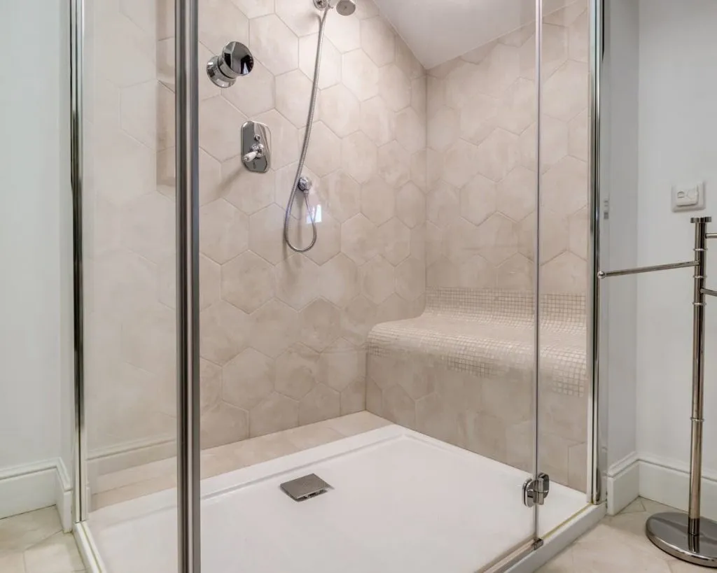 reforma integral de cuarto de baño en Valencia (Avenida Francia)