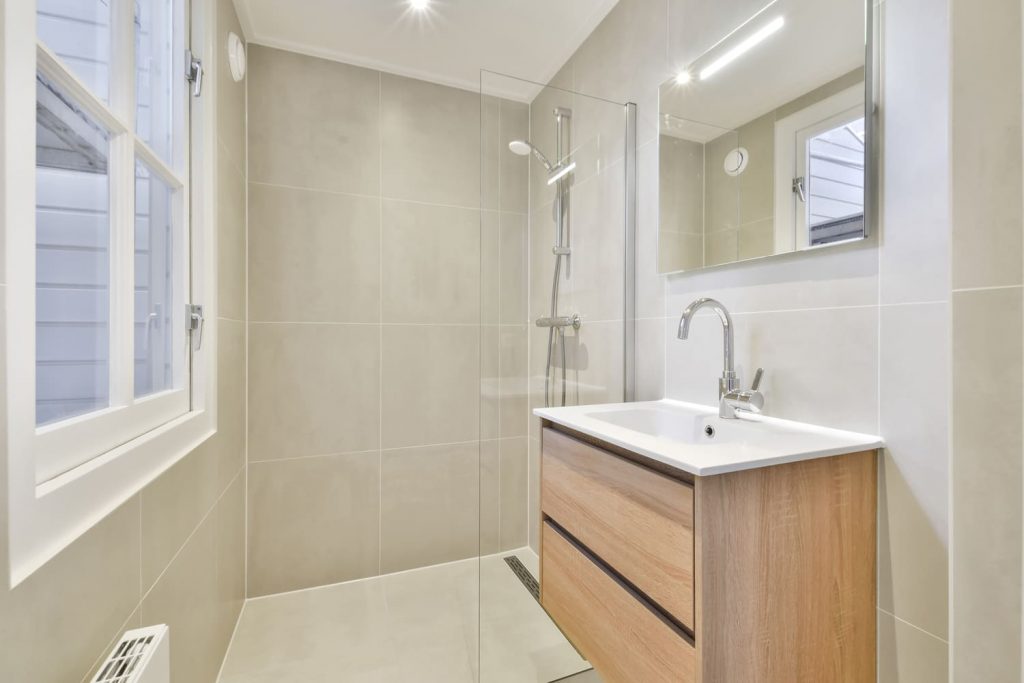 Reforma de baño de 6 metros cuadrados en el barrio del Carmen (Valencia)