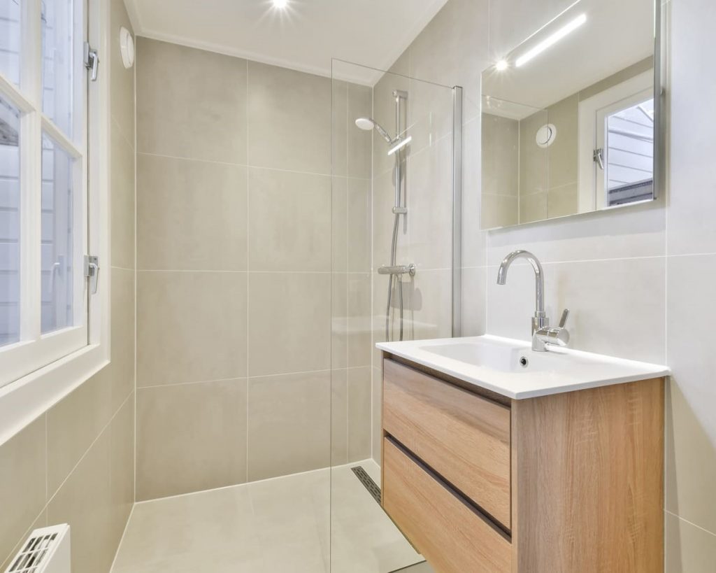 reforma de baño de 6 metros cuadrados barrio de el Carmen (Valencia)